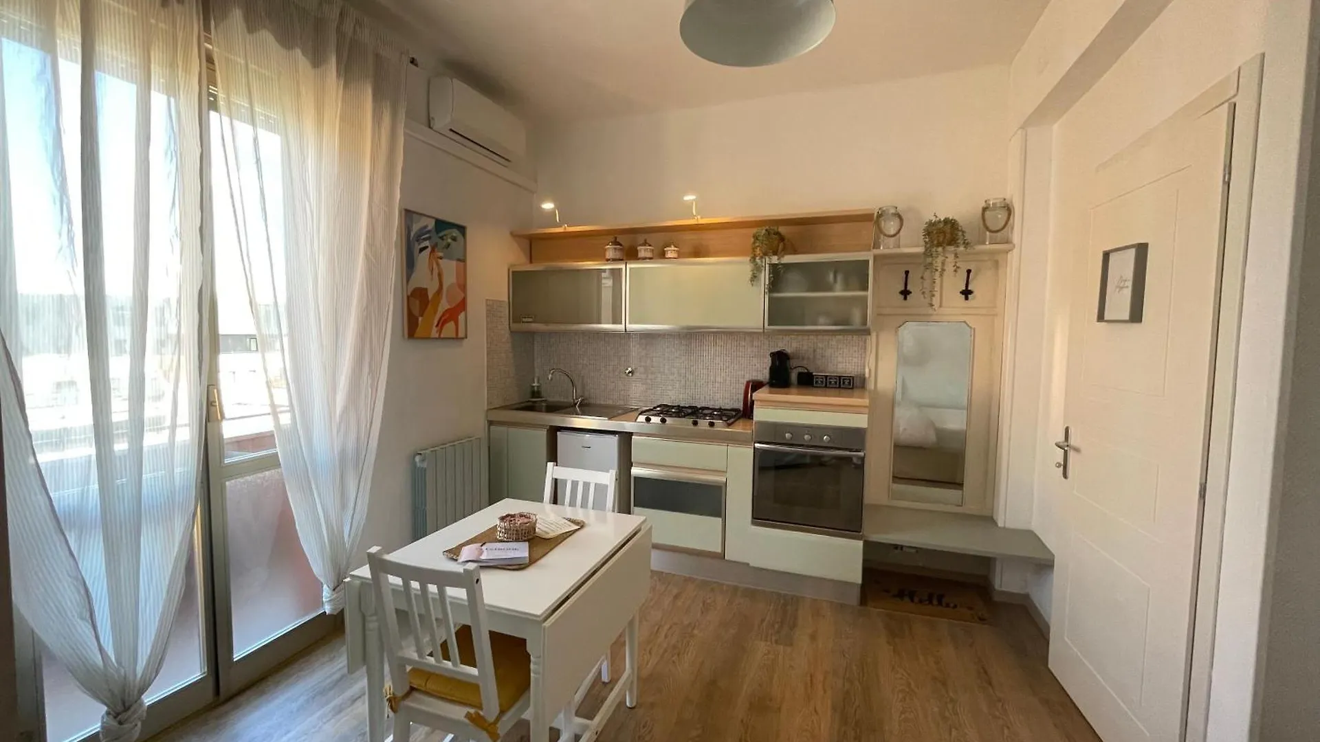 Eraora Apartrooms - Central Station Bologna 0*,  Italy