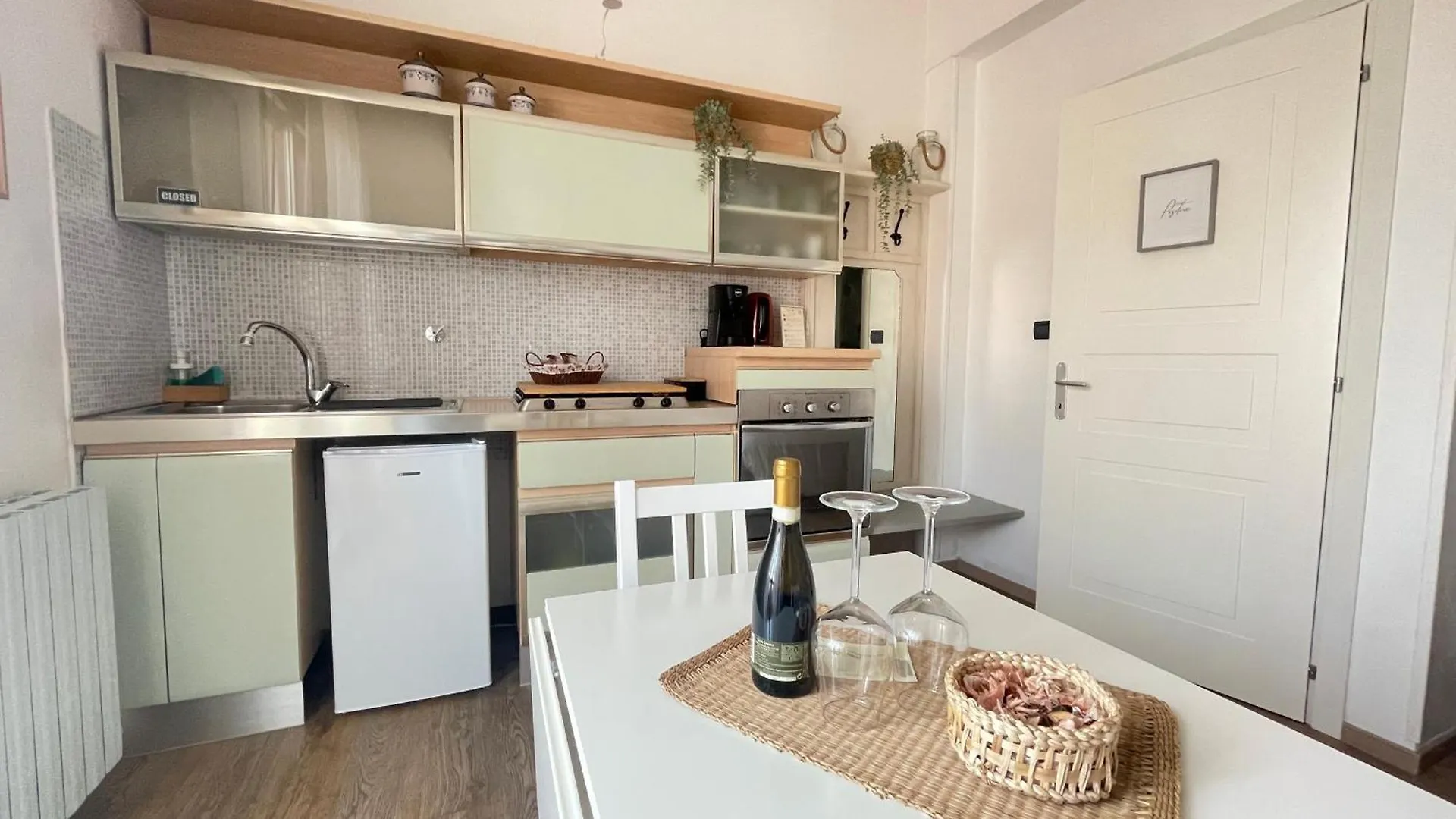 Apartment Eraora Apartrooms - Central Station Bologna Italy